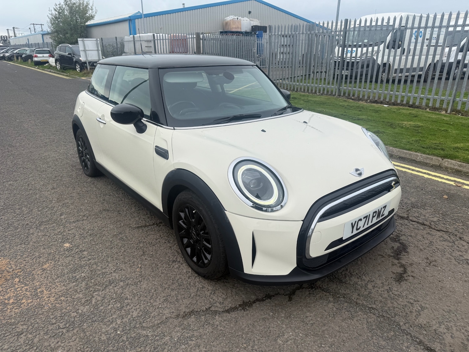 Used MINI Hatch 2021 for sale - 76396713: Photo 1