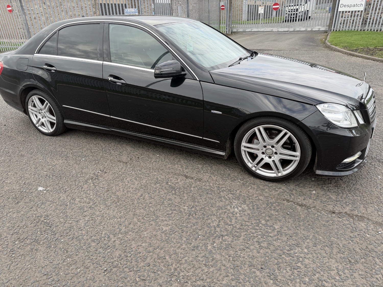 Used Mercedes-Benz E Class 2012 for sale - 77694037: Photo 2