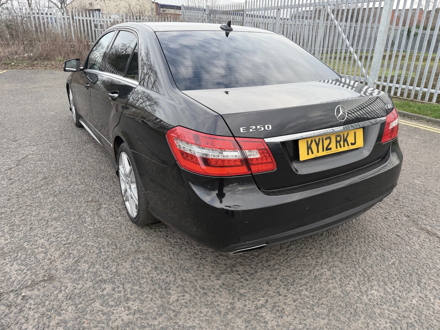 Used Mercedes-Benz E Class 2012 for sale - 77694037: Photo 6
