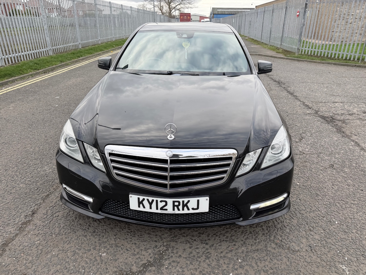 Used Mercedes-Benz E Class 2012 for sale - 77694037: Photo 9