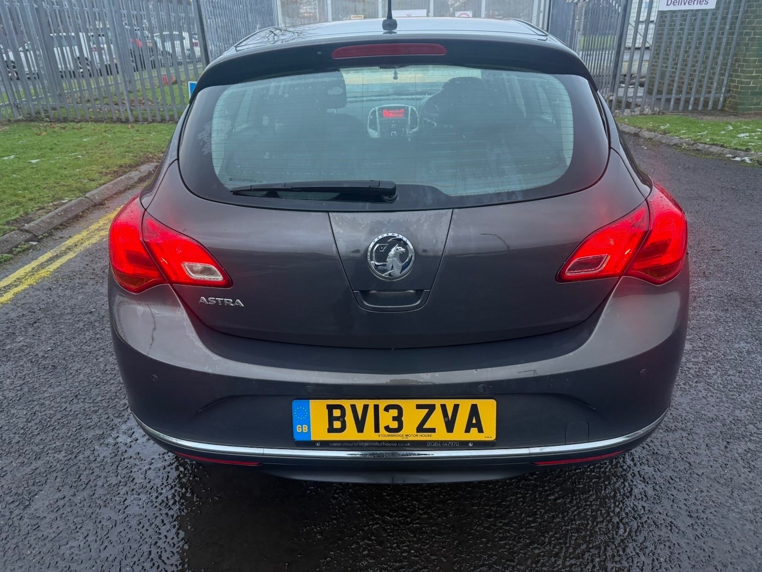 Used Vauxhall Astra 2013 for sale - 77127704: Photo 3