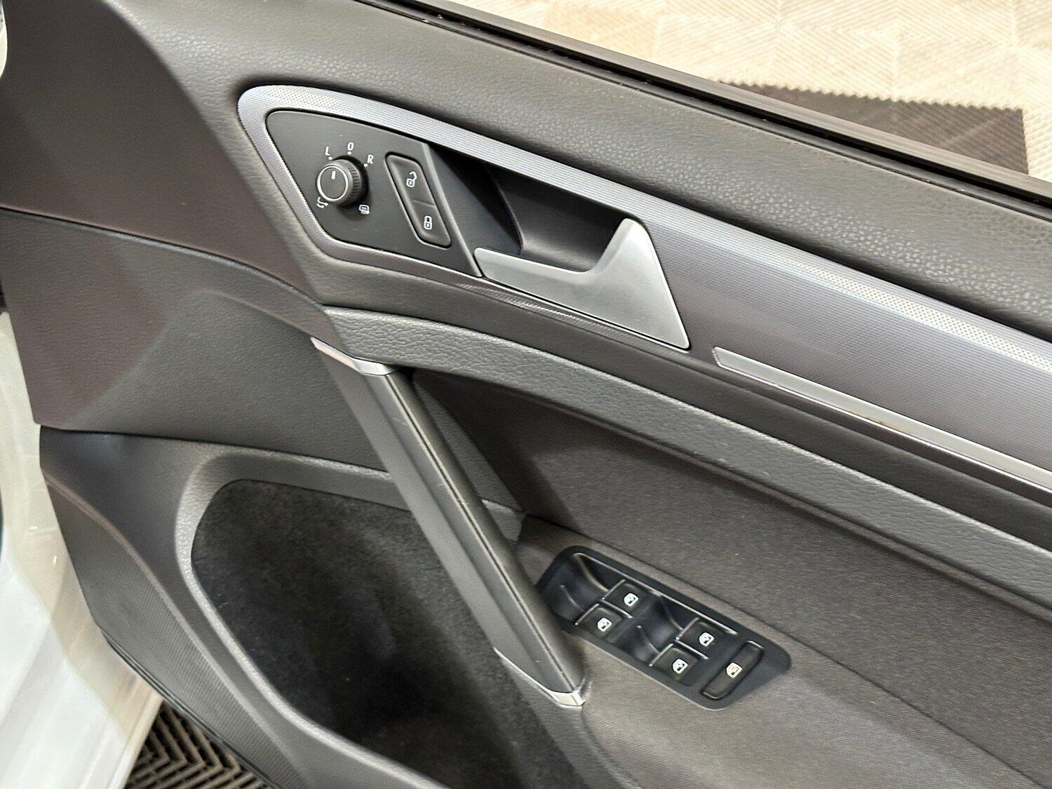 Used Volkswagen Golf 2017 for sale - 77464756: Photo 33