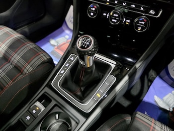 Used Volkswagen Golf 2017 for sale - 77535940: Photo