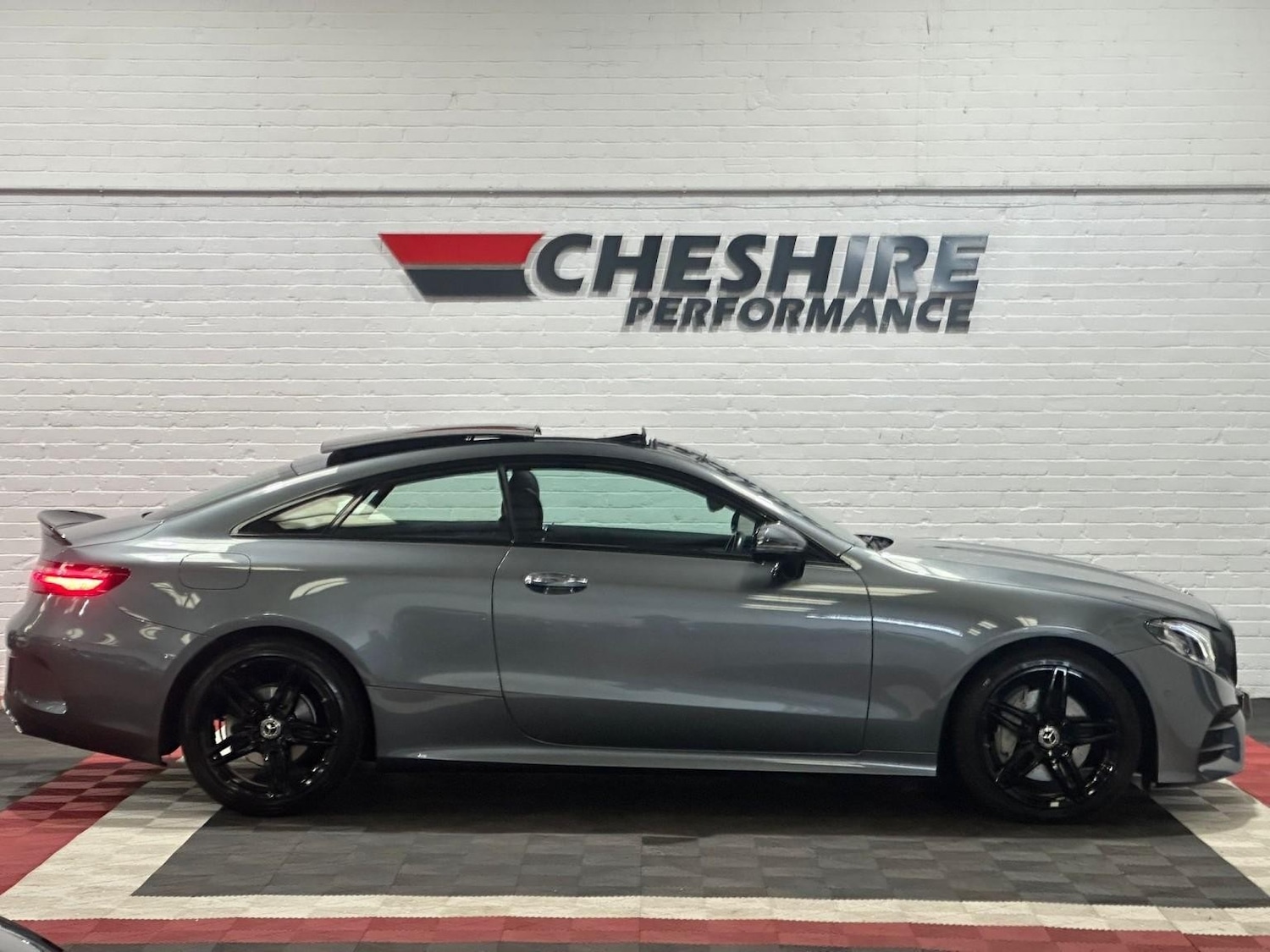 Used Mercedes-Benz E Class 2017 for sale - 76709325: Photo 4