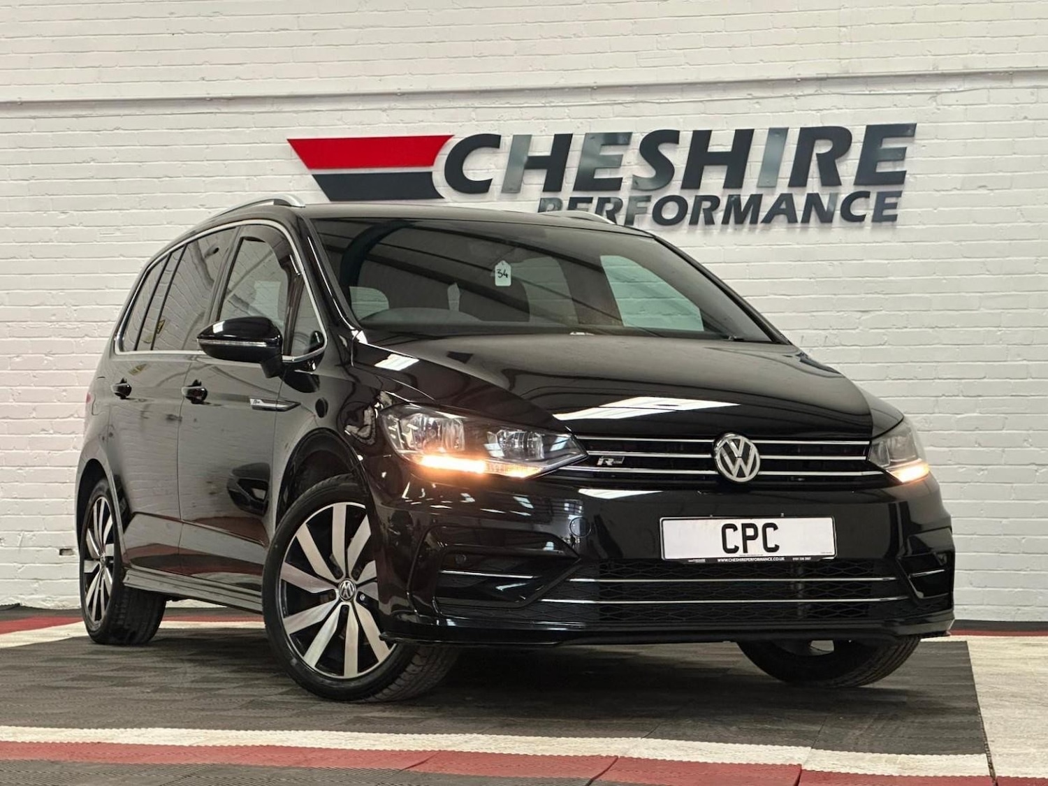 Used Volkswagen Touran 2020 for sale - 76709316: Photo 1