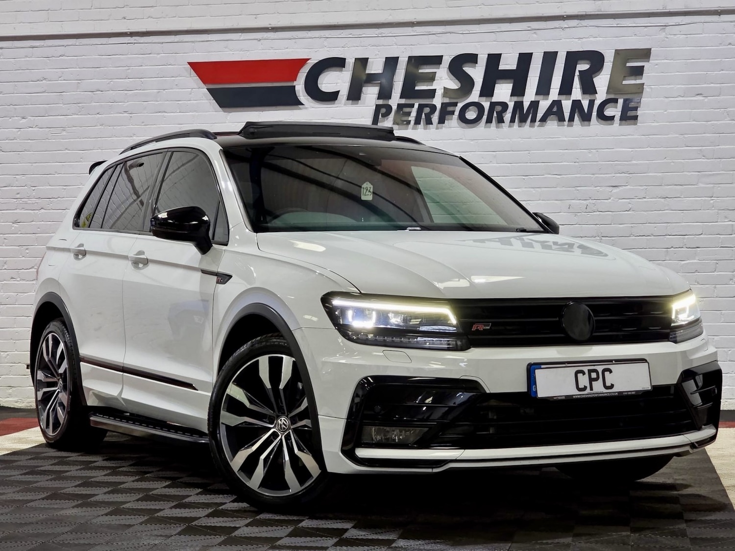 Used Volkswagen Tiguan 2017 for sale - 78125214: Photo 1