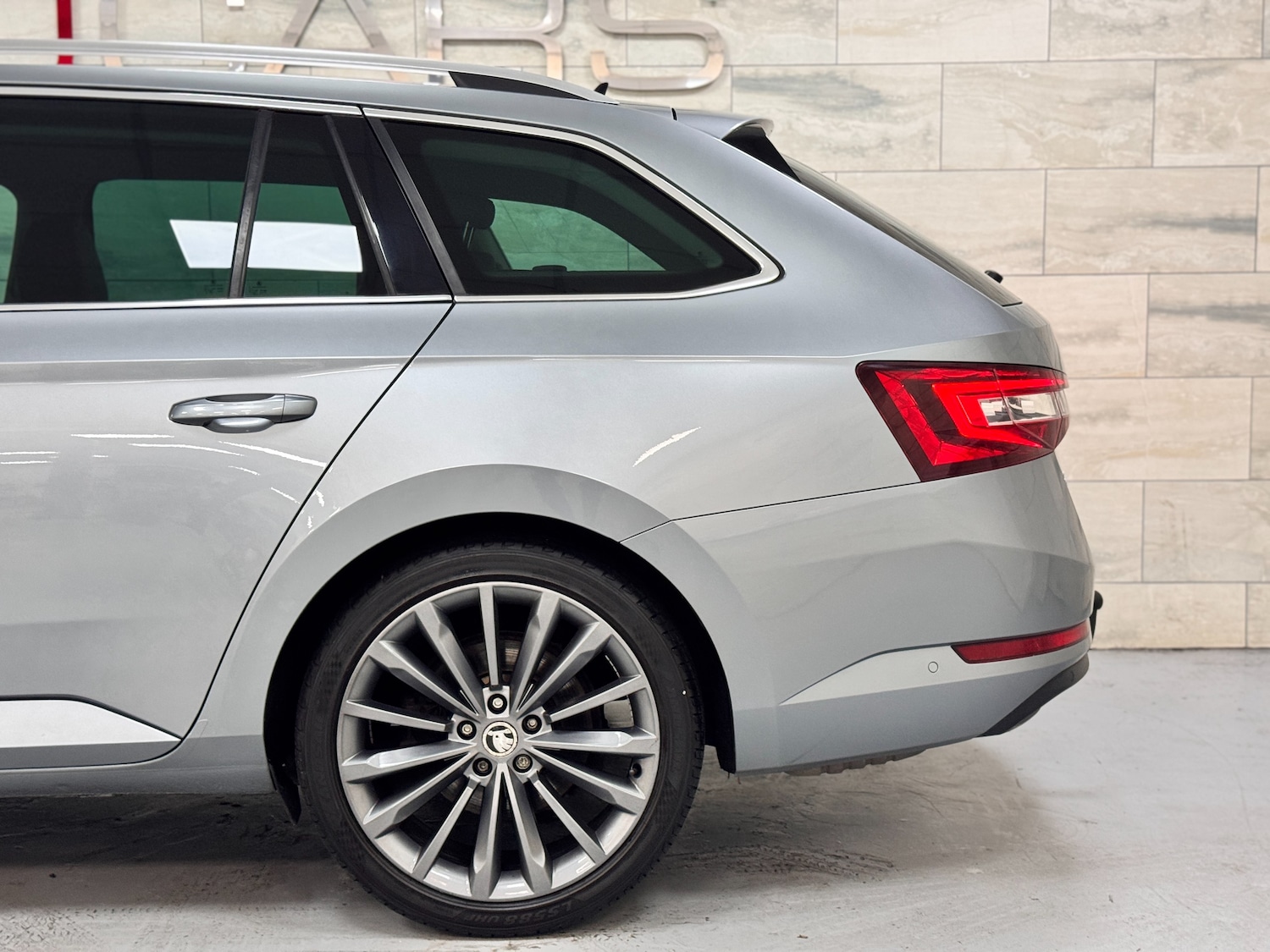 Used Skoda Superb 2015 for sale - 77106817: Photo 34