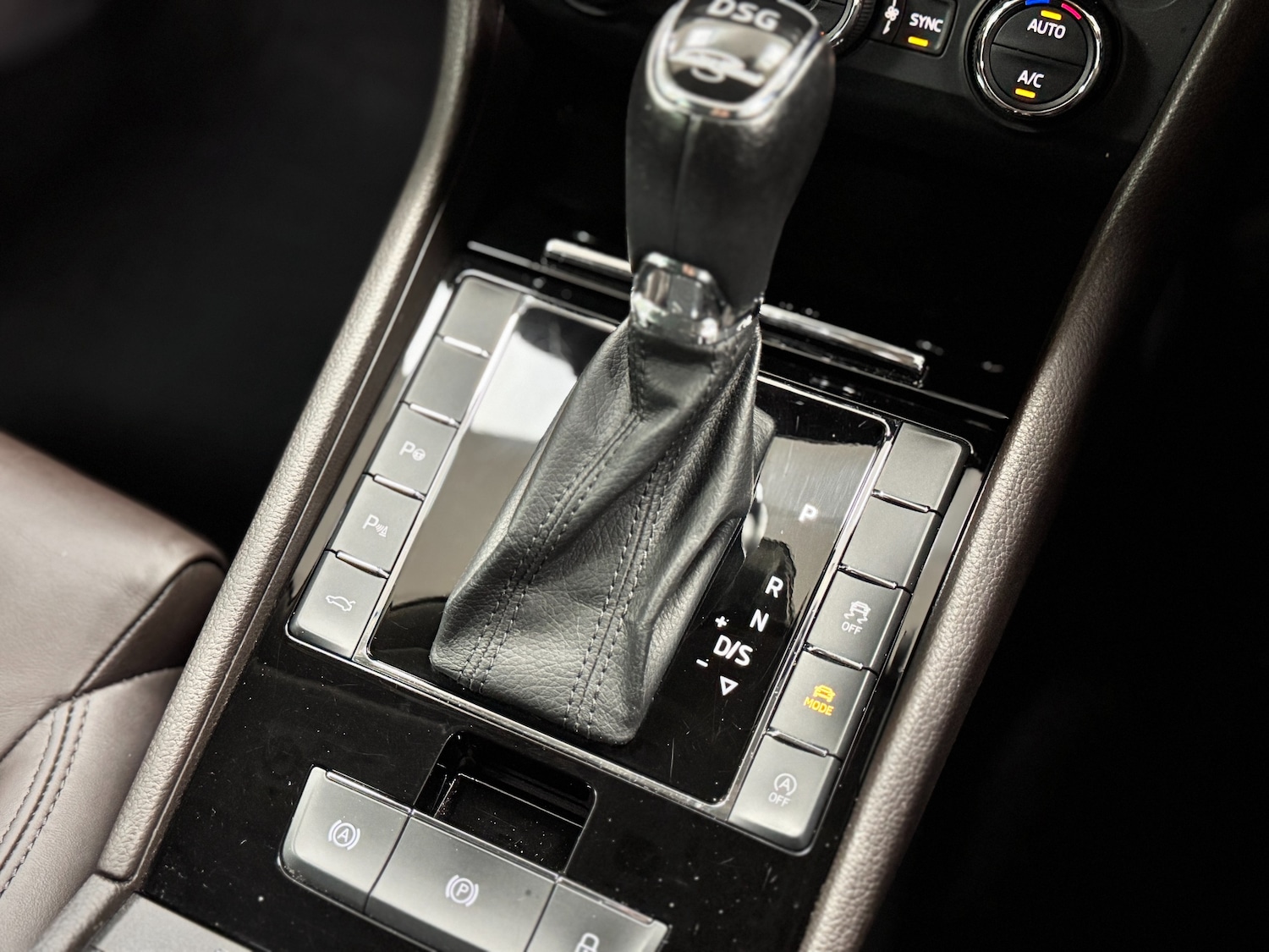 Used Skoda Superb 2015 for sale - 77106817: Photo 60