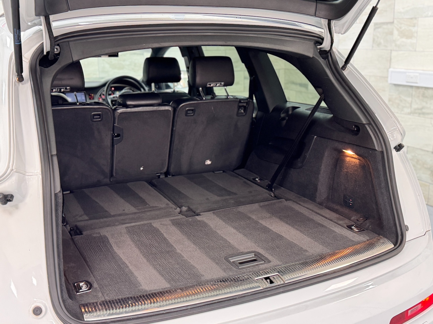 Used Audi Q7 2013 for sale - 77878642: Photo 46