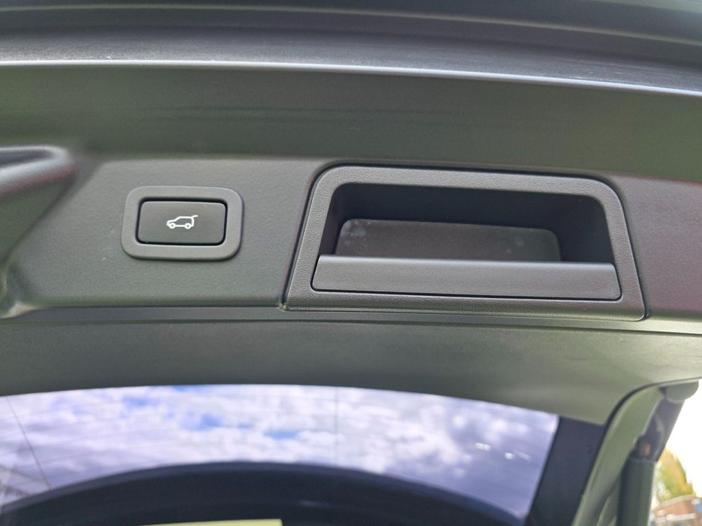 Used Land Rover Range Rover Velar 2017 for sale - 76350641: Photo 21