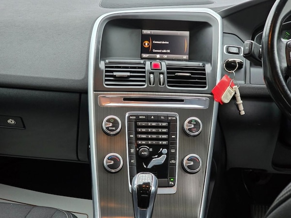 Used Volvo XC60 2015 for sale - 76069049: Photo 2