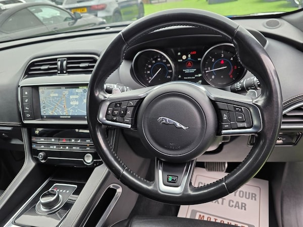 Used Jaguar F-Pace 2017 for sale - 76280225: Photo 32