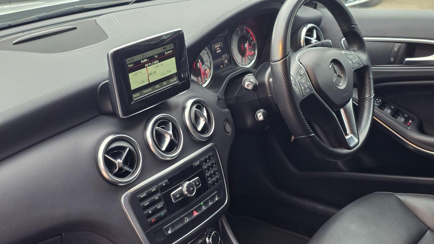 Used Mercedes-Benz A-Class 2014 for sale - 76769284: Photo 32