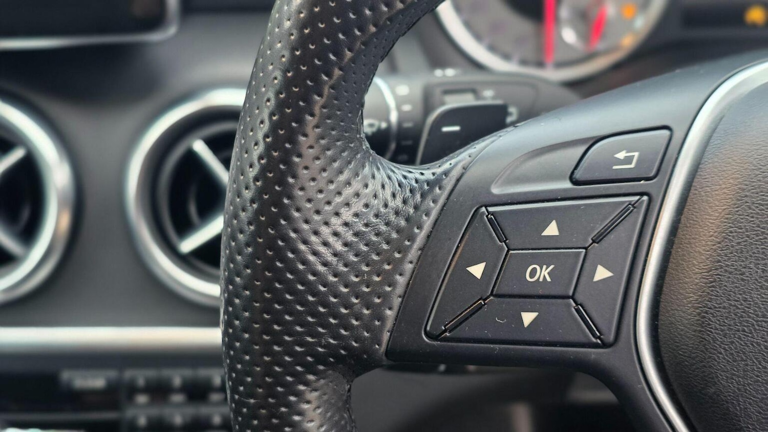 Used Mercedes-Benz A-Class 2014 for sale - 76769284: Photo 46