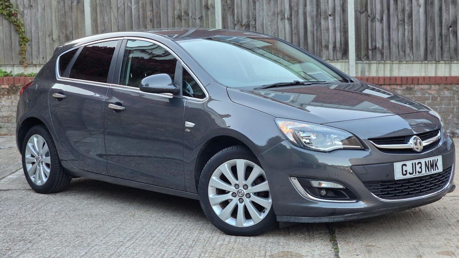 Used Vauxhall Astra 2013 for sale - 76877567: Photo 1