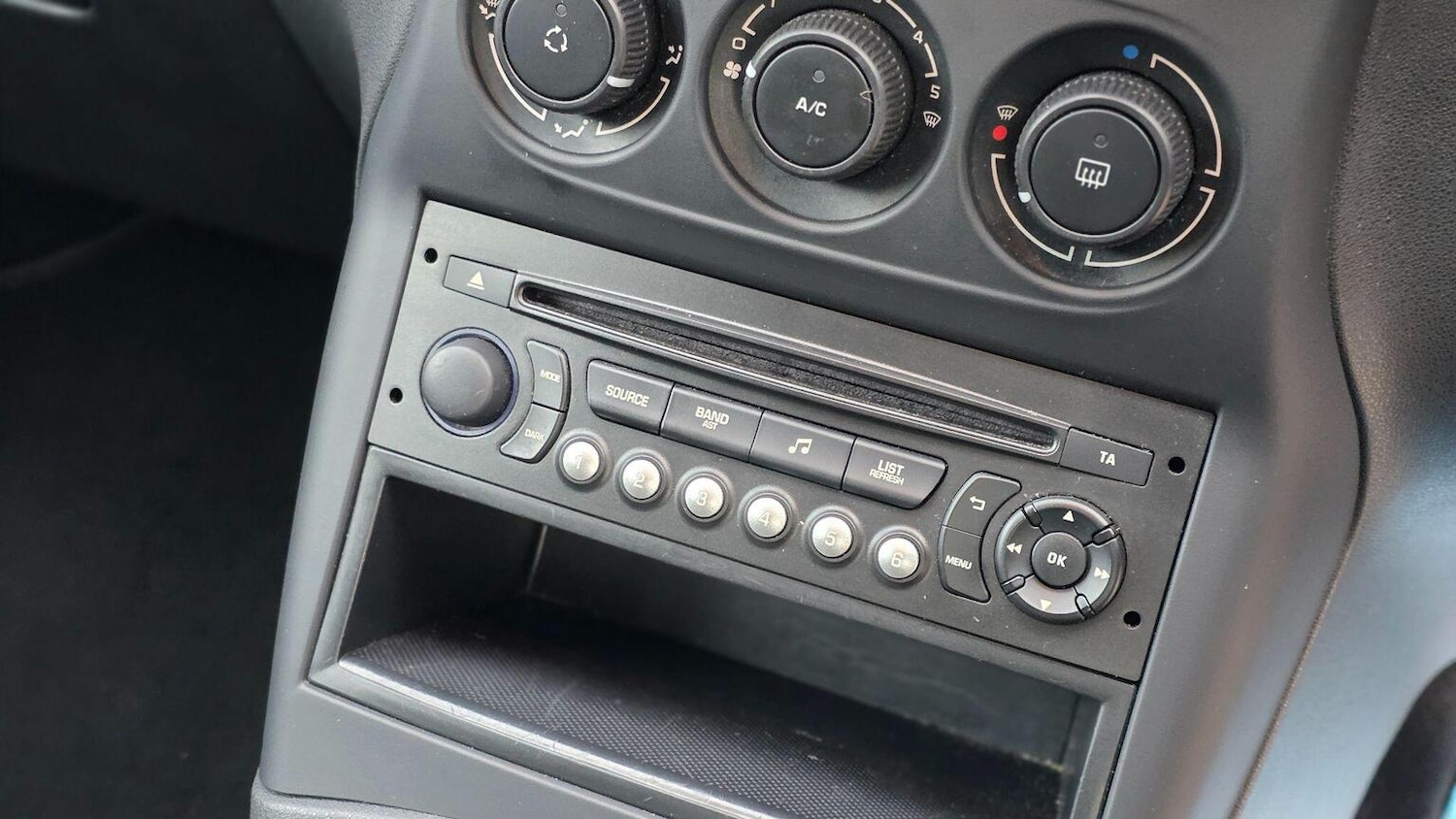 Used Citroen C3 Picasso 2016 for sale - 77635344: Photo 19