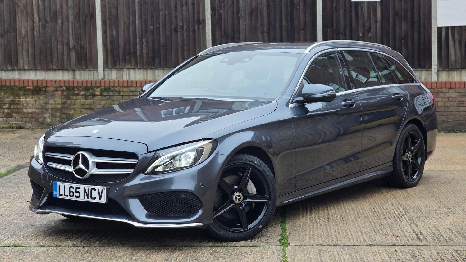 Used Mercedes-Benz C Class 2015 for sale - 77303780: Photo 1