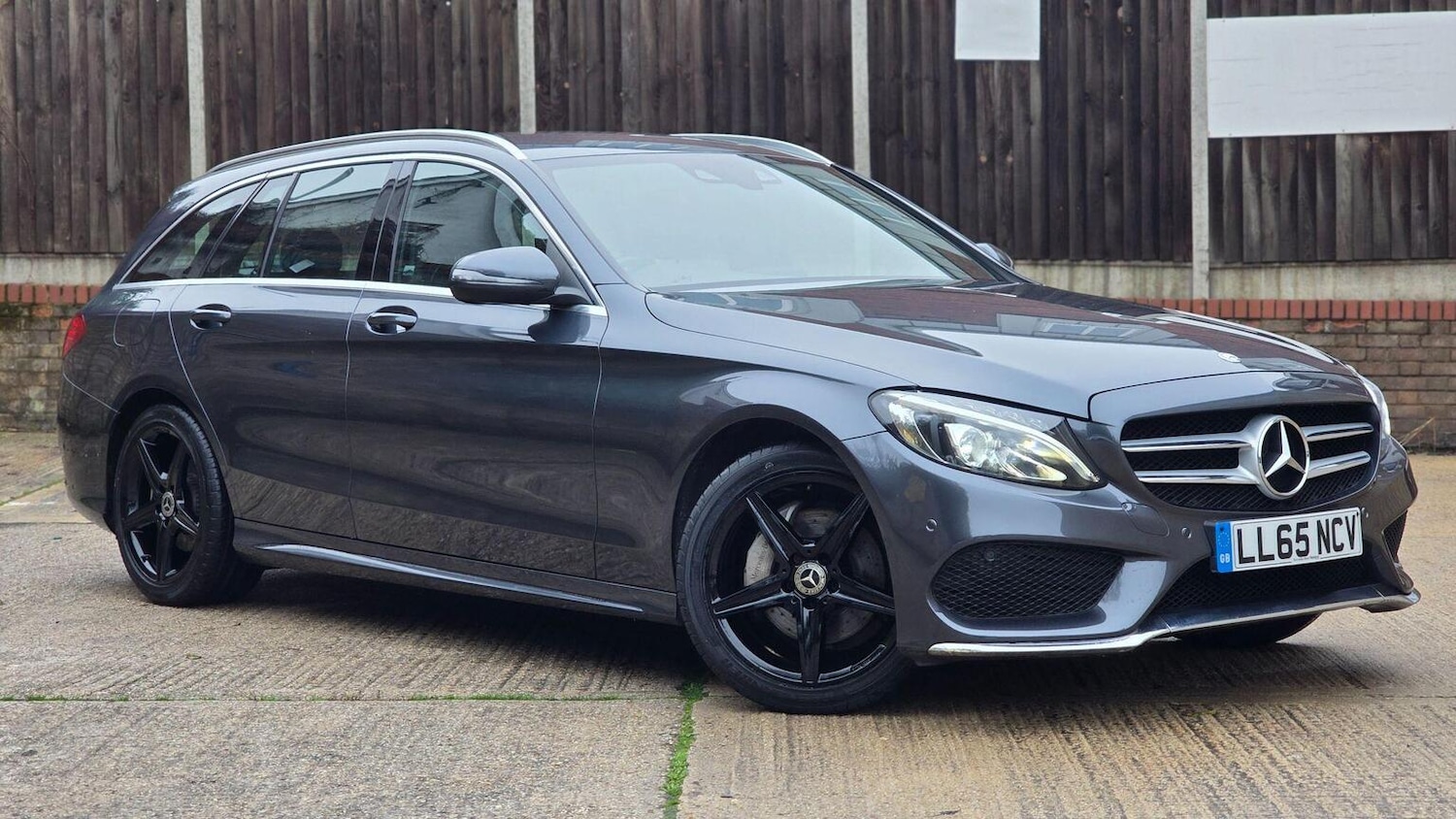 Used Mercedes-Benz C Class 2015 for sale - 77303780: Photo 2