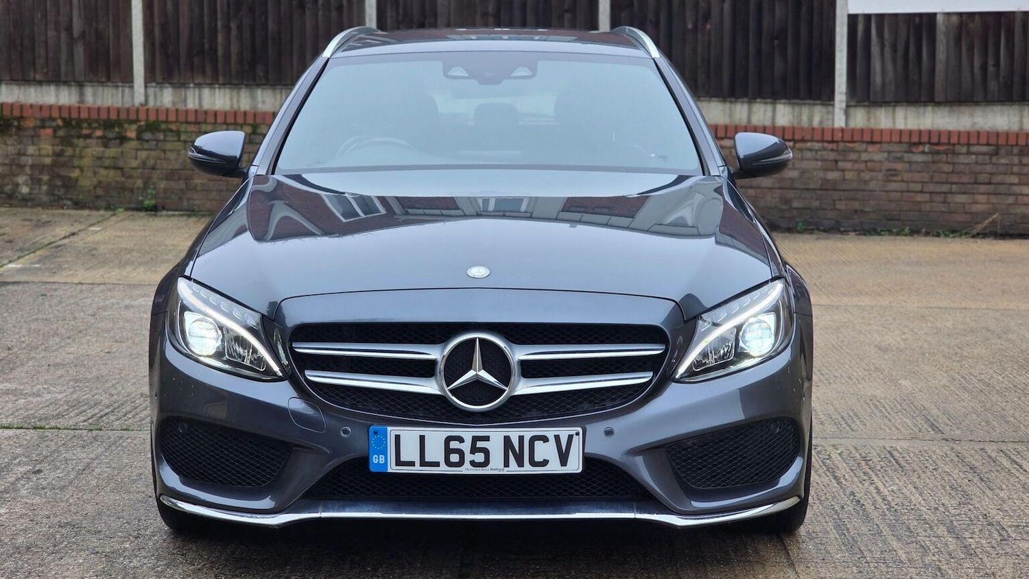 Used Mercedes-Benz C Class 2015 for sale - 77303780: Photo 3