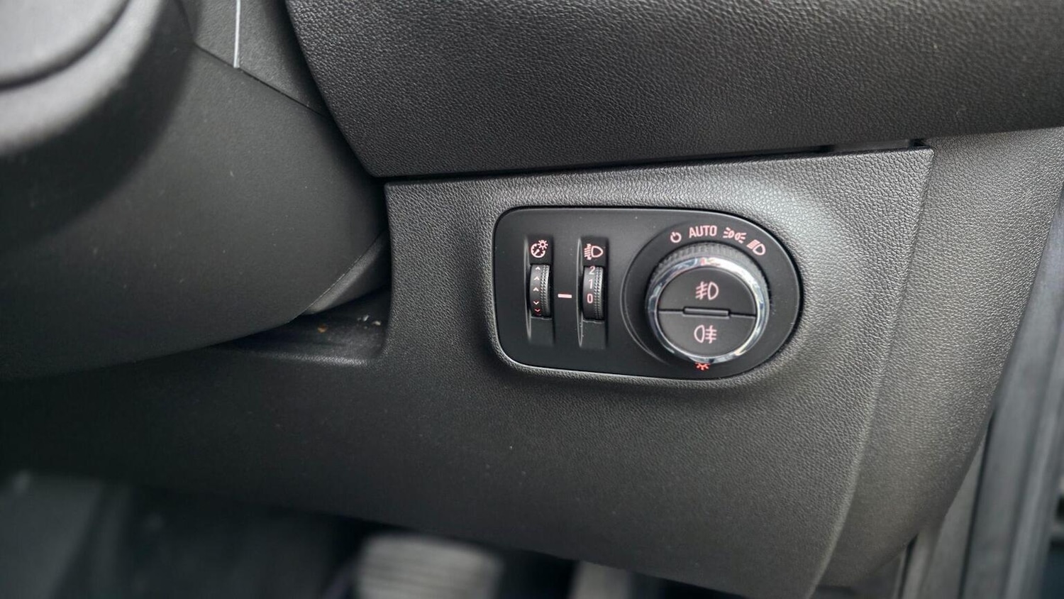 Used Vauxhall Corsa 2016 for sale - 77023128: Photo 23