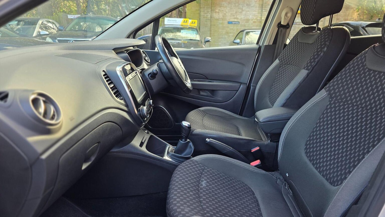 Used Renault Captur 2017 for sale - 77915661: Photo 11