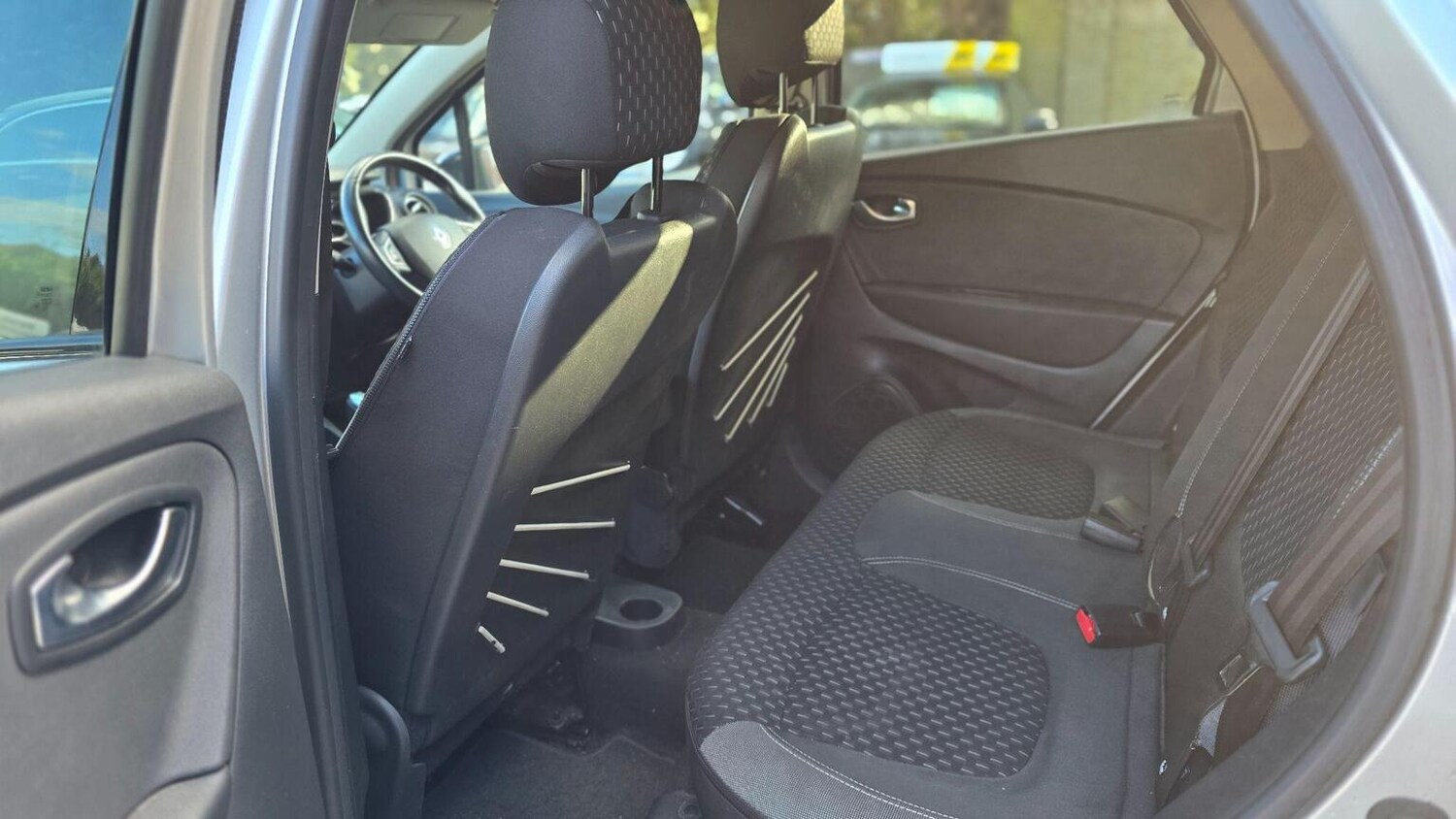 Used Renault Captur 2017 for sale - 77915661: Photo 12