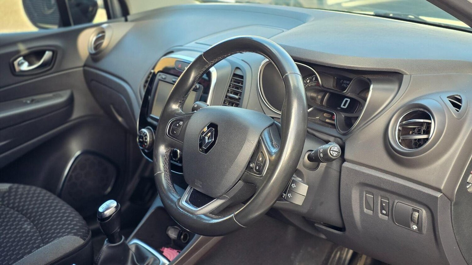 Used Renault Captur 2017 for sale - 77915661: Photo 30