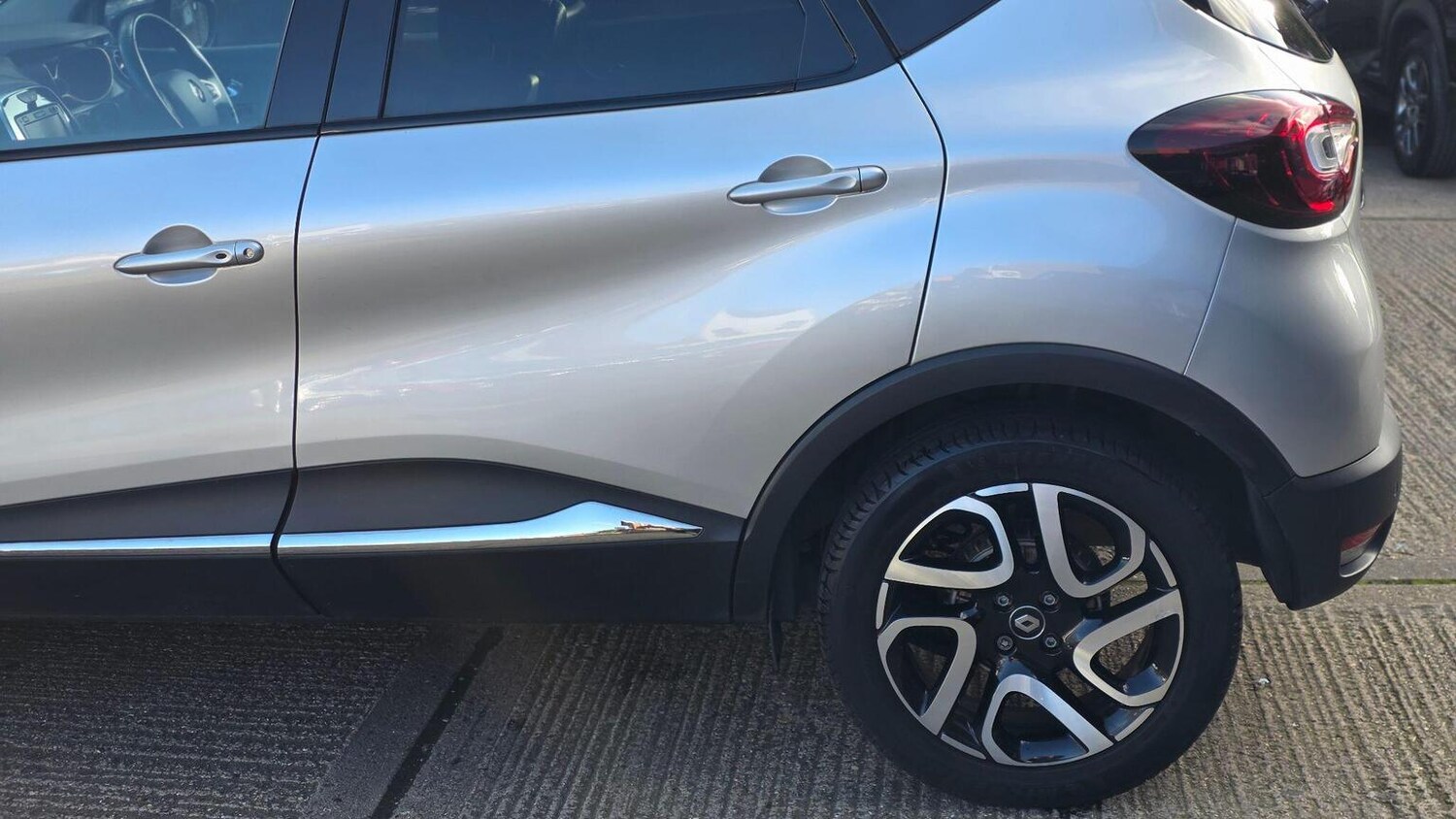 Used Renault Captur 2017 for sale - 77915661: Photo 39