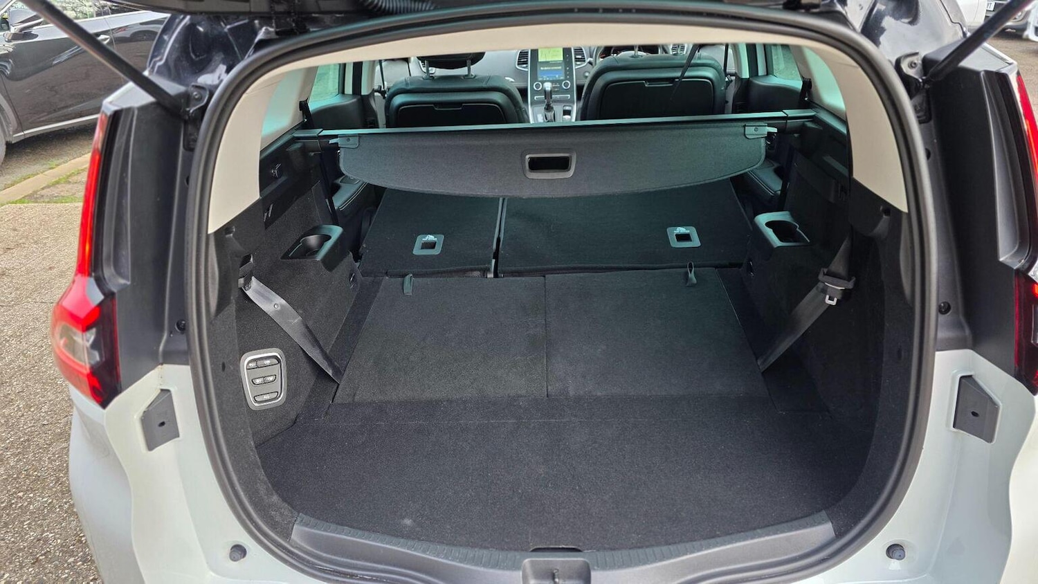 Used Renault Grand Scenic 2020 for sale - 77342591: Photo 17