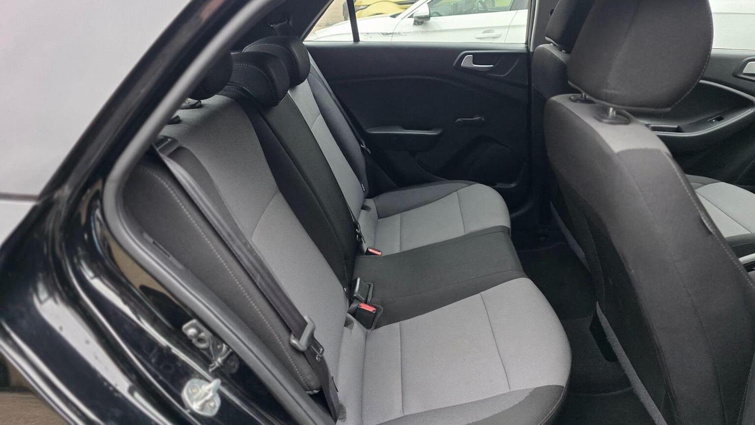 Used Hyundai i20 2017 for sale - 77635334: Photo 30