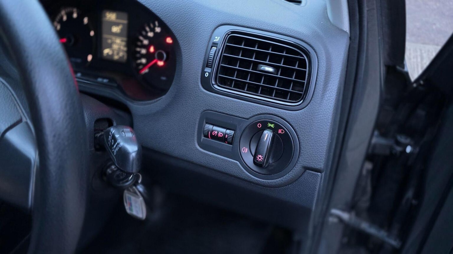 Used Volkswagen Polo 2010 for sale - 77921288: Photo 20