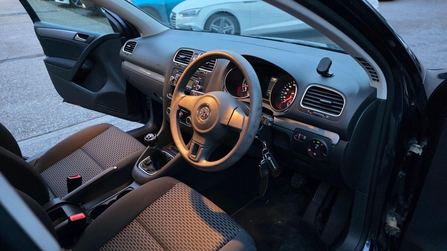 Used Volkswagen Golf 2010 for sale - 77516074: Photo 14