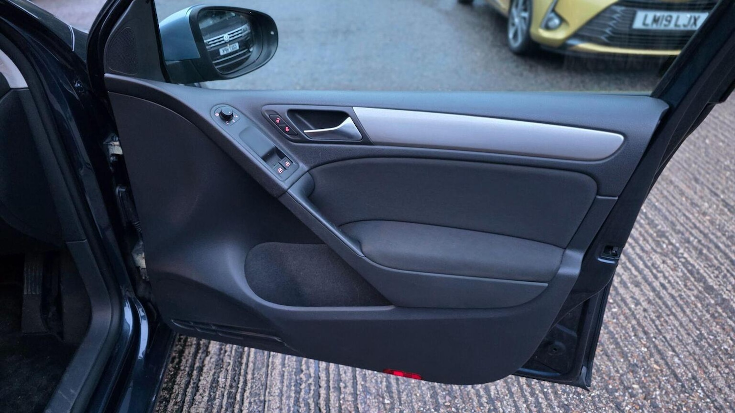 Used Volkswagen Golf 2010 for sale - 77516074: Photo 23