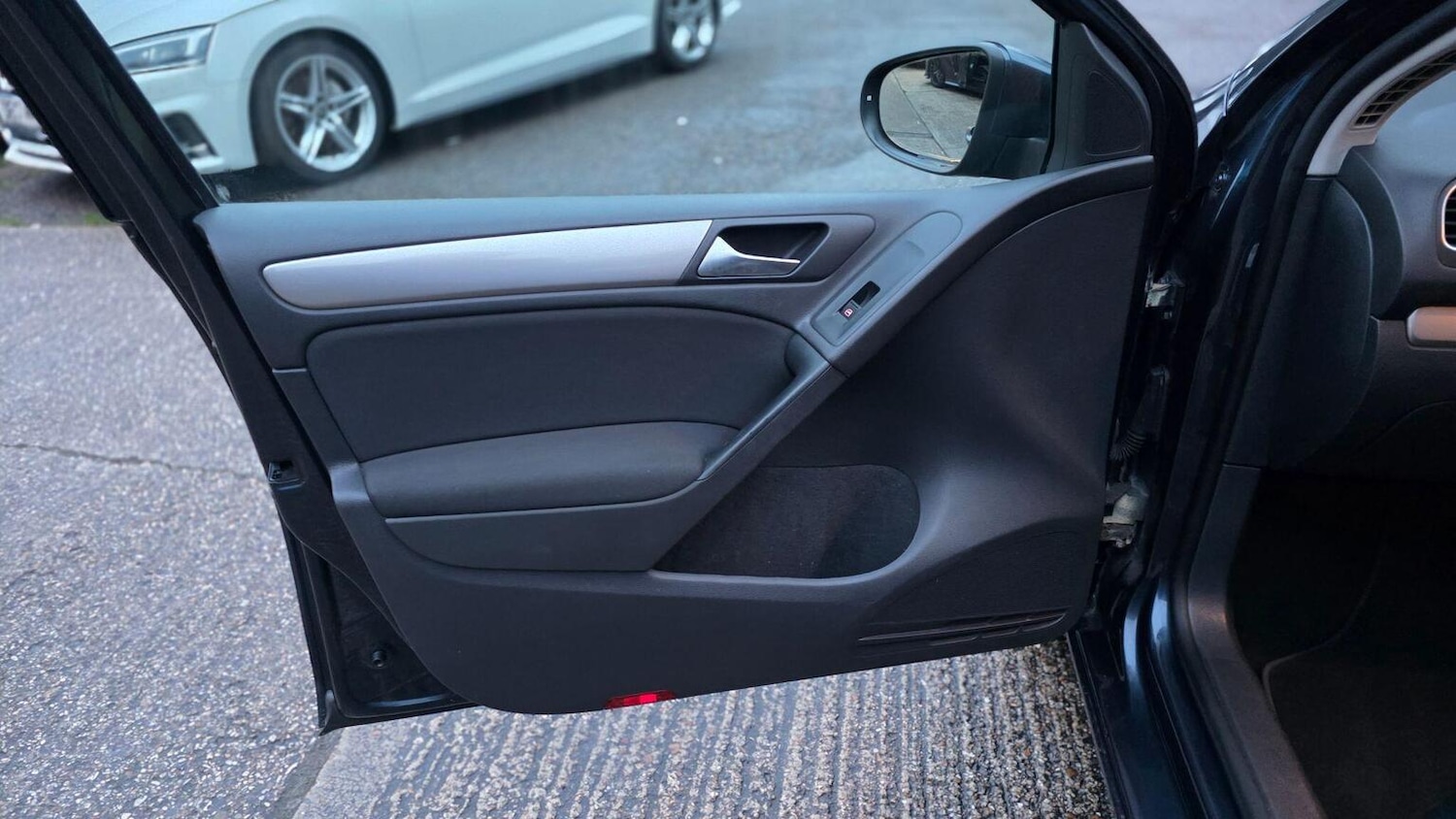 Used Volkswagen Golf 2010 for sale - 77516074: Photo 29