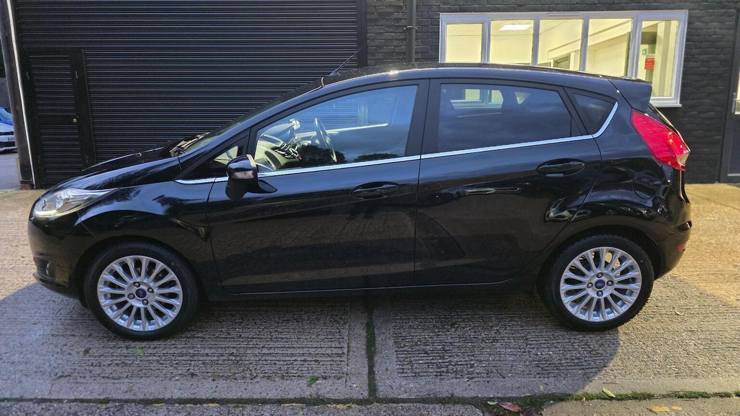 Used Ford Fiesta 2015 for sale - 76430896: Photo 3