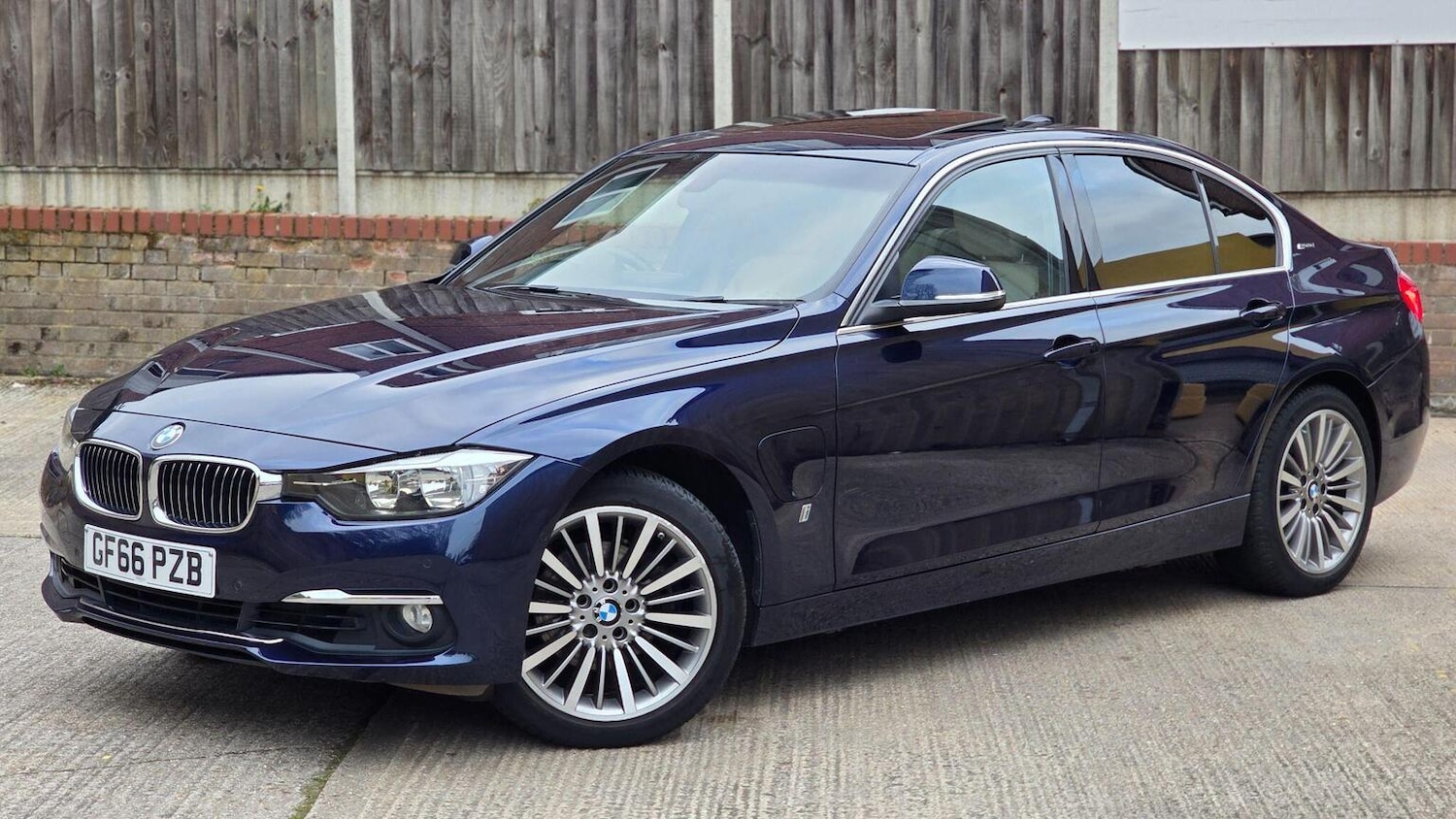 Used BMW 3 Series 2017 for sale - 78139405: Photo 2