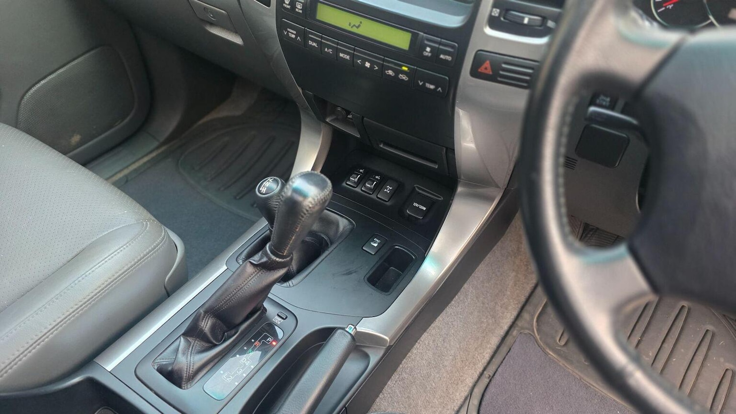 Used Toyota Land Cruiser 2006 for sale - 76793904: Photo 31