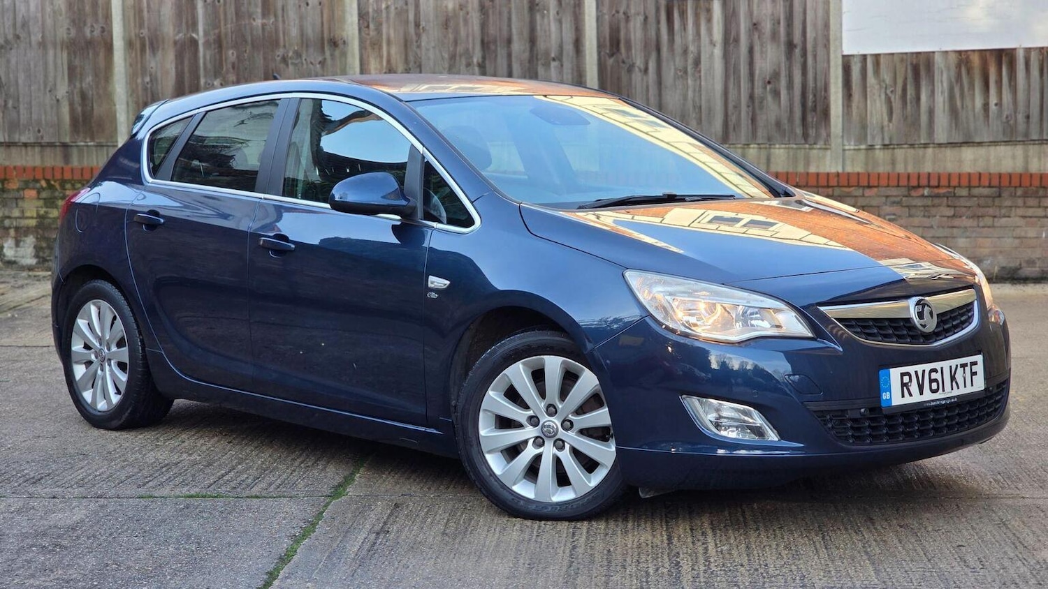Used Vauxhall Astra 2011 for sale - 77001549: Photo 1