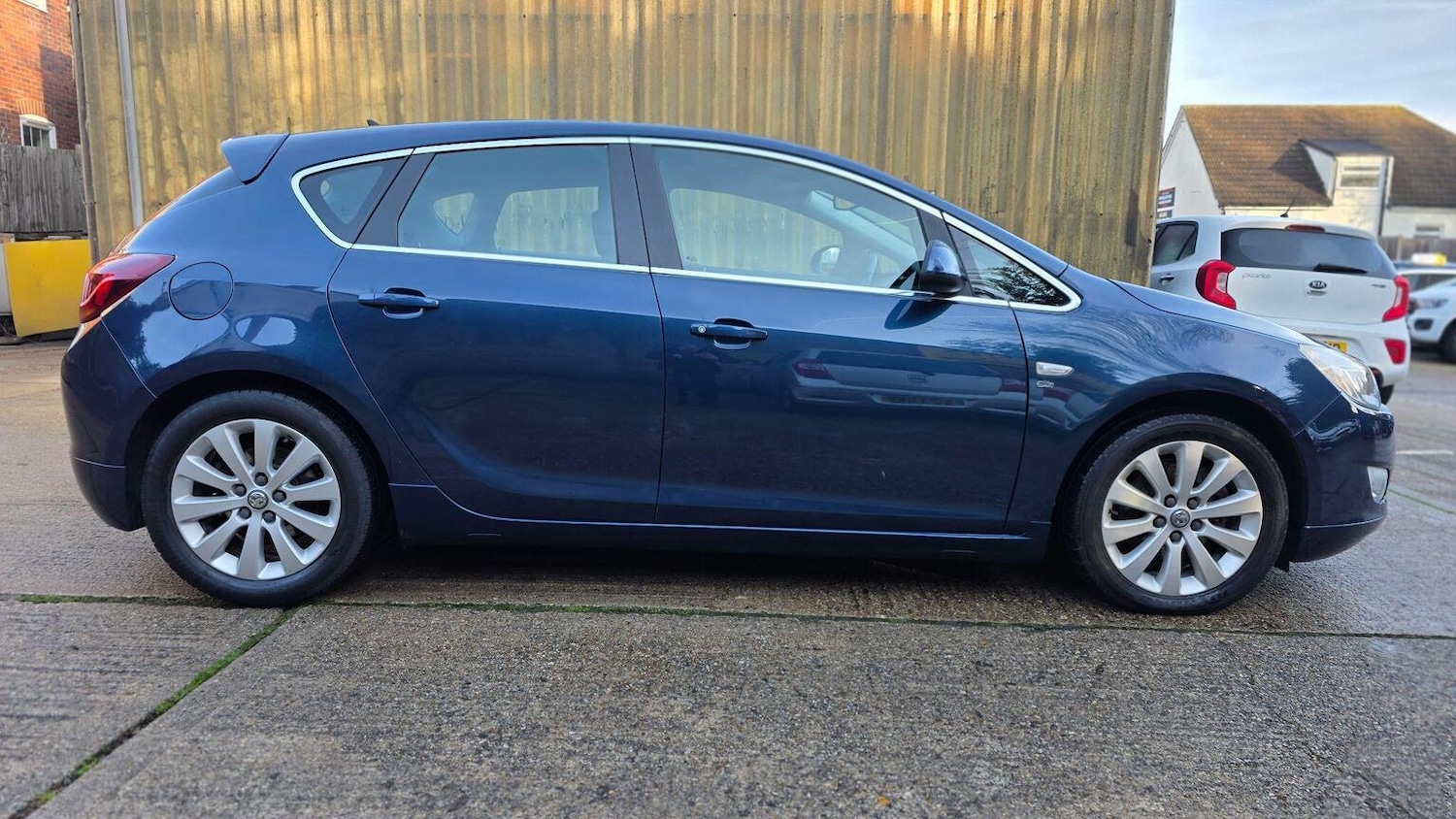 Used Vauxhall Astra 2011 for sale - 77001549: Photo 5