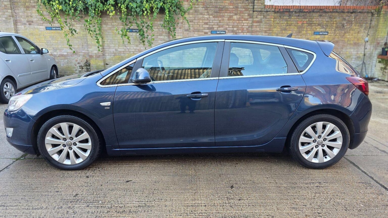 Used Vauxhall Astra 2011 for sale - 77001549: Photo 9
