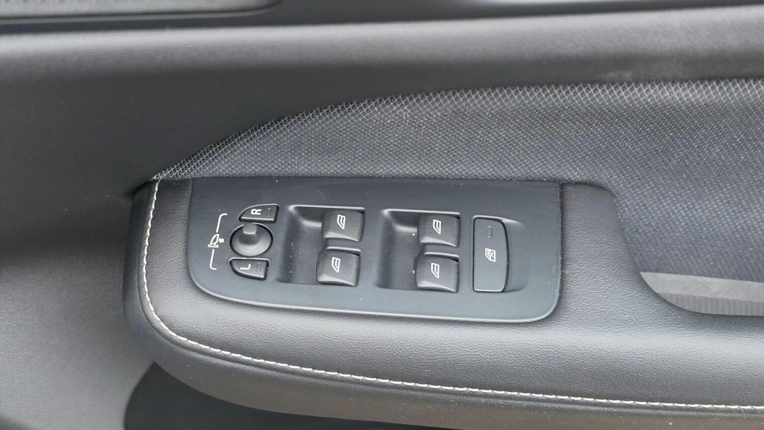 Used Volvo S60 2020 for sale - 77906550: Photo 35