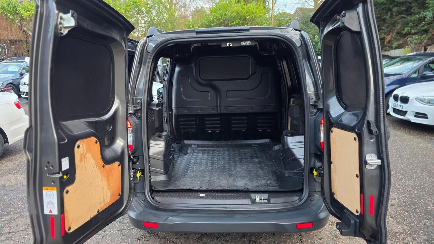 Used Ford Transit Courier 2018 for sale - 77459969: Photo 19