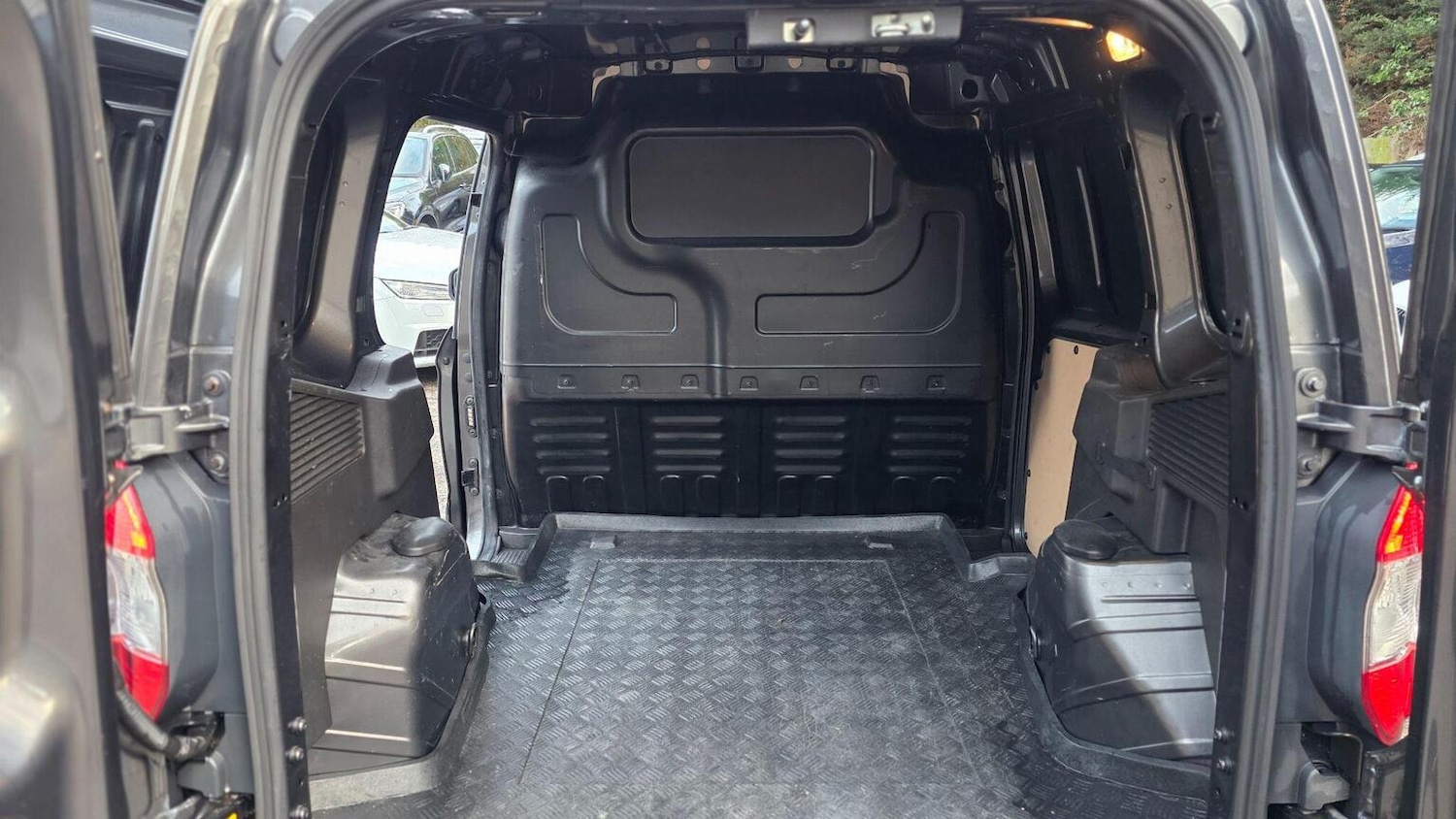 Used Ford Transit Courier 2018 for sale - 77459969: Photo 21