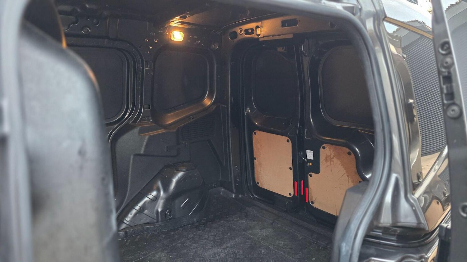 Used Ford Transit Courier 2018 for sale - 77459969: Photo 22