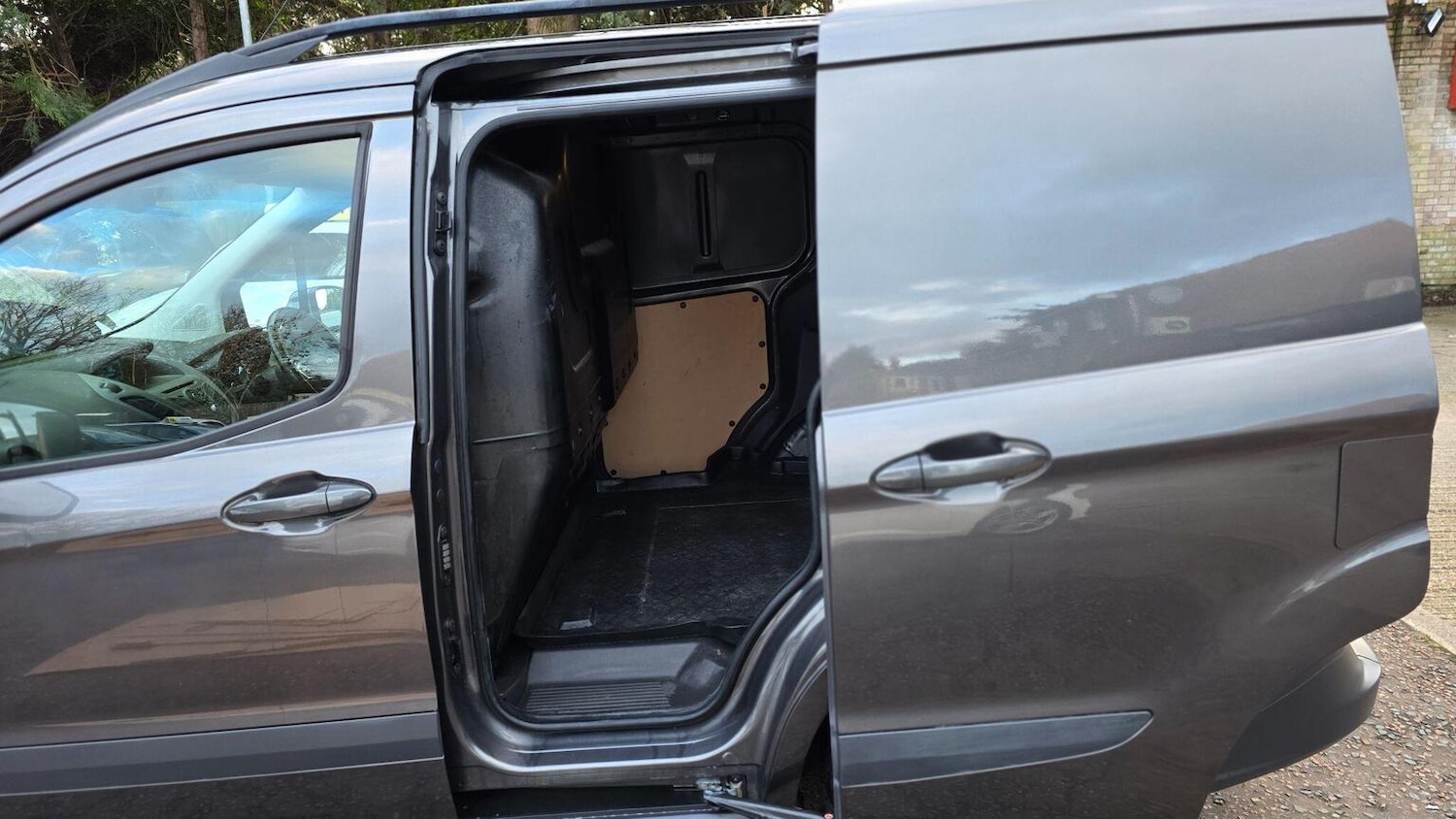 Used Ford Transit Courier 2018 for sale - 77459969: Photo 23