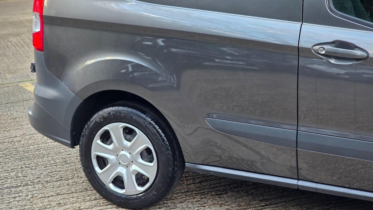 Used Ford Transit Courier 2018 for sale - 77459969: Photo 45