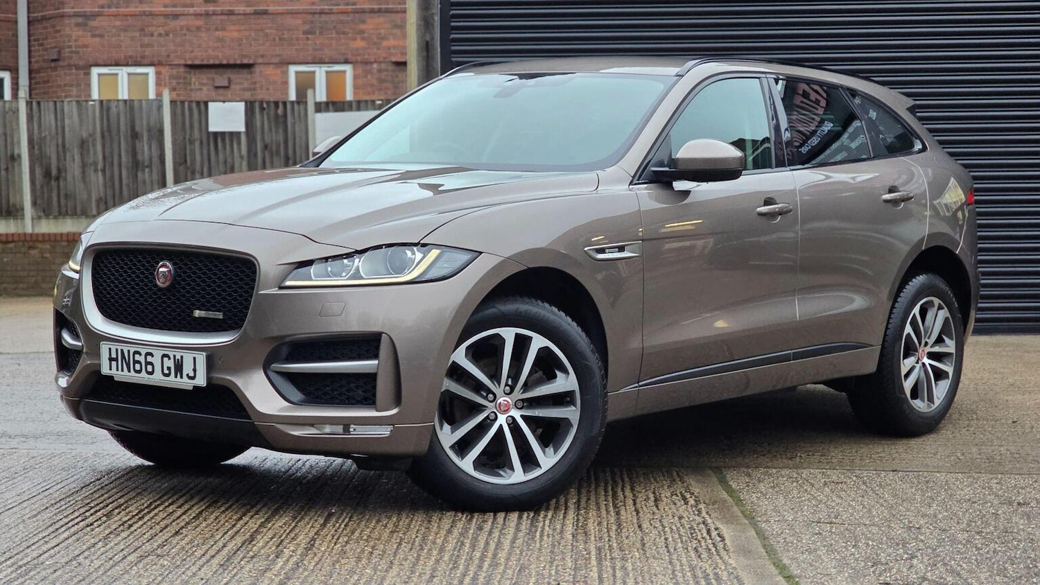 Used Jaguar F-Pace 2016 for sale - 77023129: Photo 2