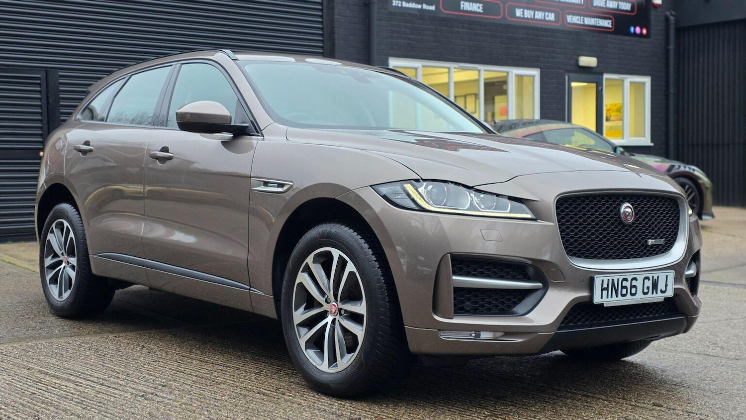 Used Jaguar F-Pace 2016 for sale - 77023129: Photo 4