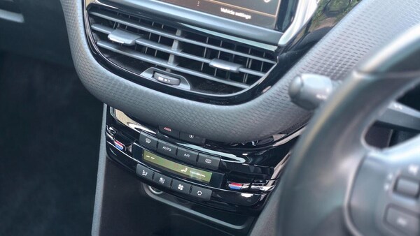 Used Peugeot 2008 2019 for sale - 75664450: Photo 63
