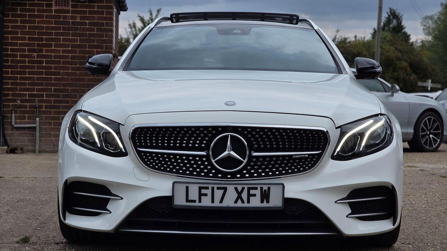 Used Mercedes-Benz E Class 2017 for sale - 76769313: Photo 2